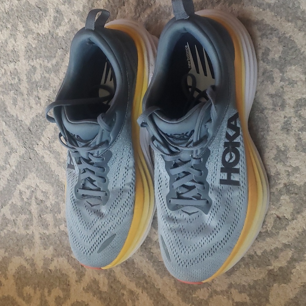 Hoka One One M Bondi 8 Running shoes, Like New.